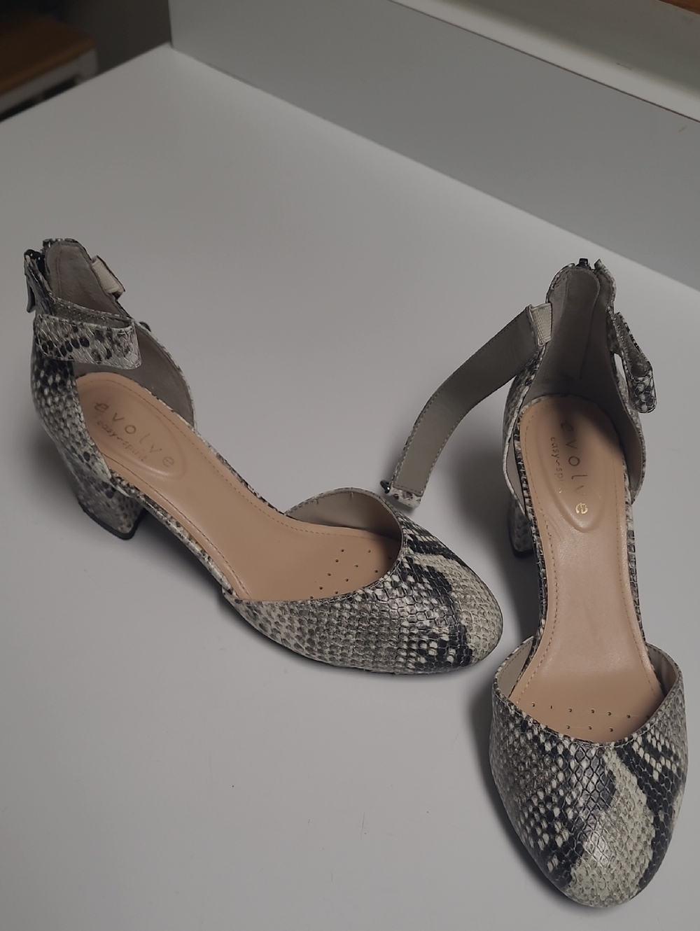 Evolve Easy Spirit Gray  Snake-Print Ankle Strap Block Heel Shoes -  Size 7W